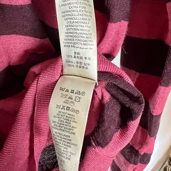 Like New XL Burberry Brit 100% Merino Wool Sweater. Unisex. - Picture 4 of 6